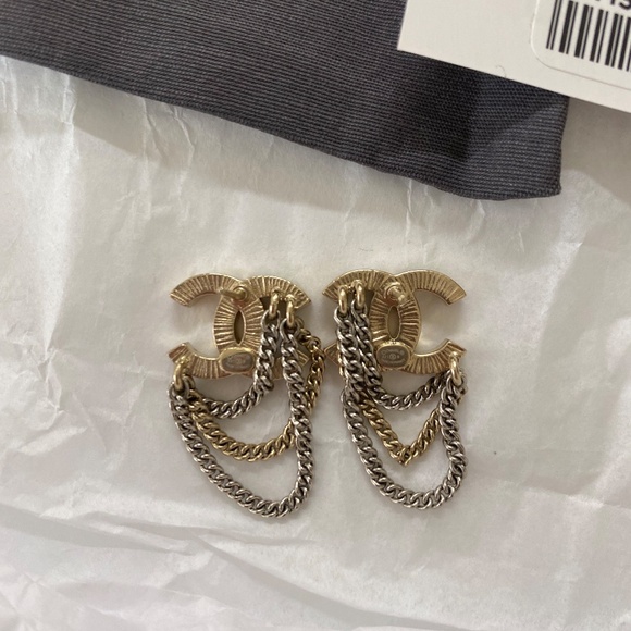 Chanel Crystal Chain CC Earrings Gold (2021) - Picture 4 of 5